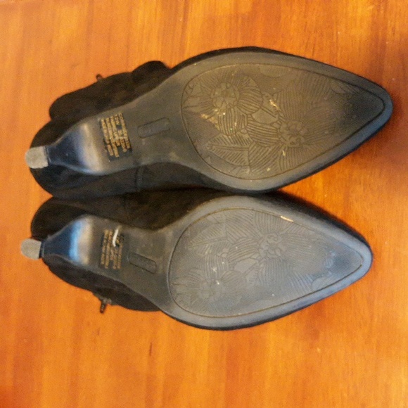 Comfortview Corrine Black Ankle Boots Faux Suede Sexy Sculpted Heels sz 12W - Picture 9 of 10